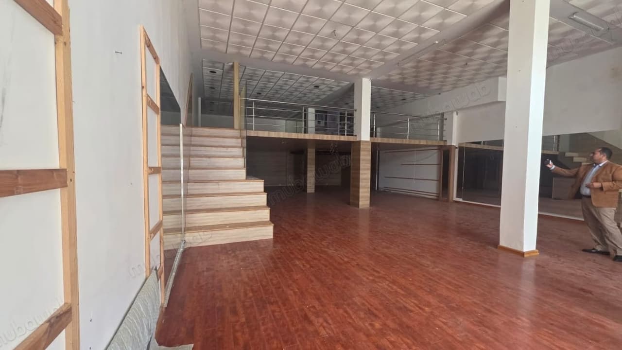 Beau local commercial en location à Rabat. Surface de 1000 m²