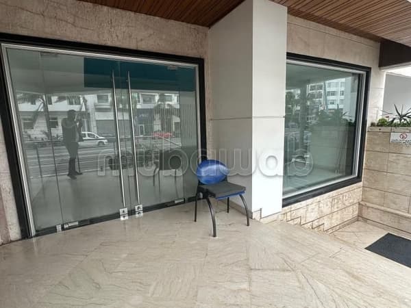Prachtige showroom op bd el Massira
