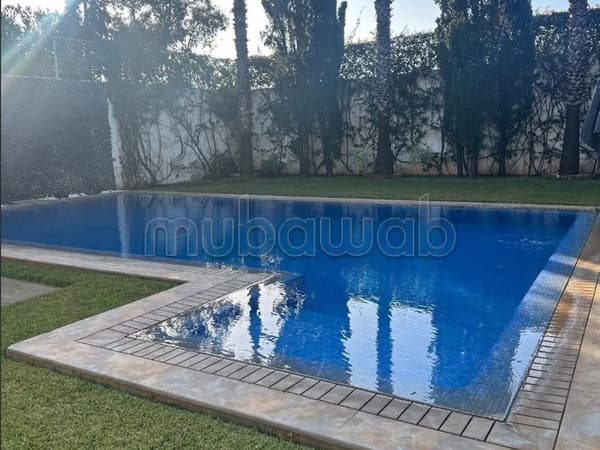 Luxury villa for sale in Ville Verte. 15 comfortable rooms. Swimming pool and air...