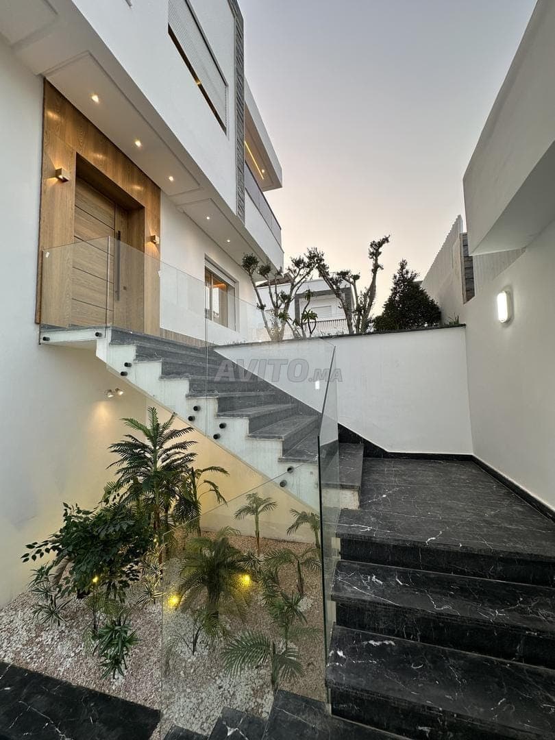 Moderne designvilla te koop met zwembad en hammam