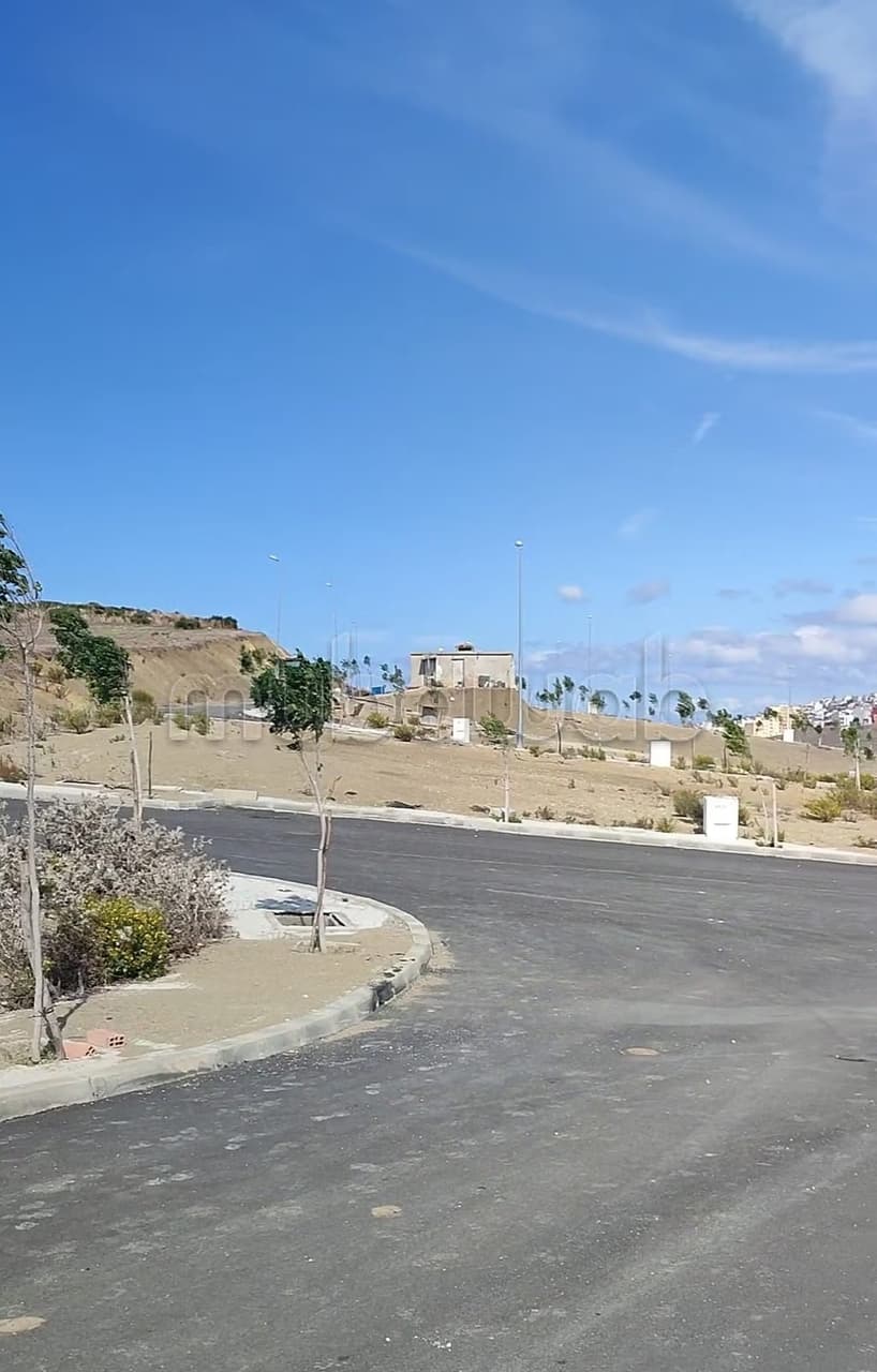 Terrain titré à la vente à Tanja Balia R3. Surface totale 116 m²