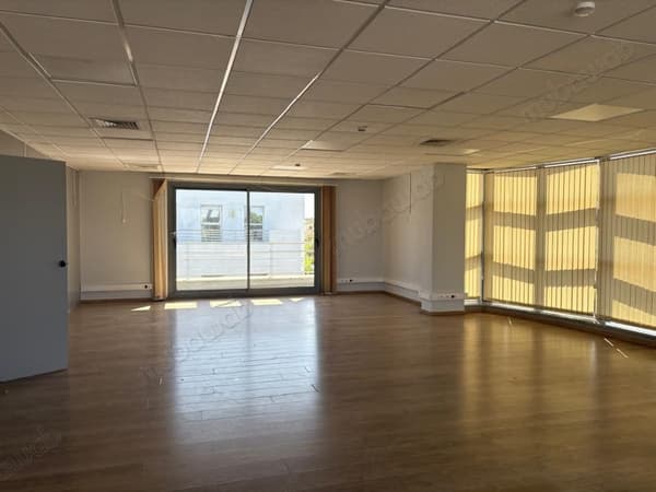 Uffici in affitto 600 m² Oasis