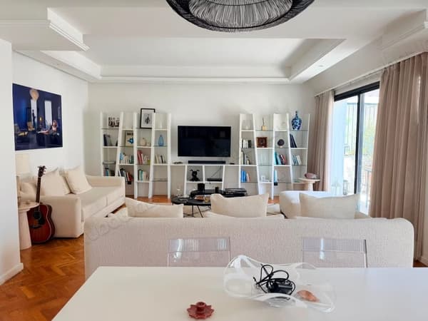Furnished exceptional duplex, 220 m², Triangle d'Or