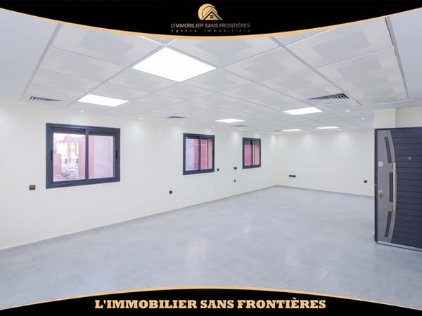Plateau bureau de 85 m² à Al Massar – Espace professionnel avec salle de bains