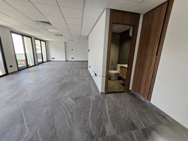 Apartment for Rent in Victoria. 1 Bedroom. Concierge Service and Air Conditioning