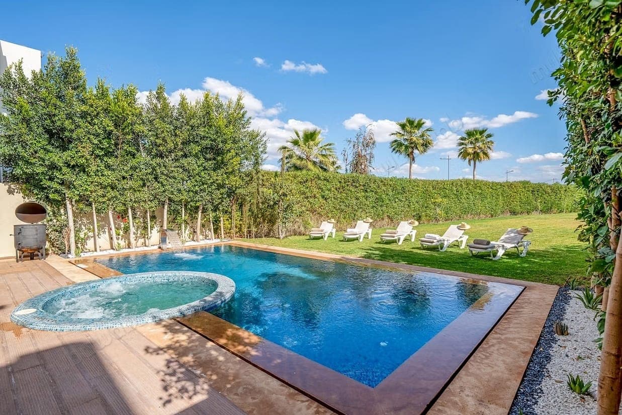 Somptueuse villa avec piscine, hammam, salle de sport