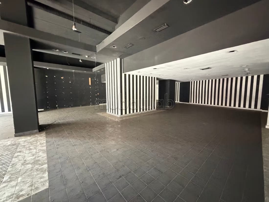 Local commercial à louer – Emplacement premium sur le boulevard Ghandi À louer, un local…