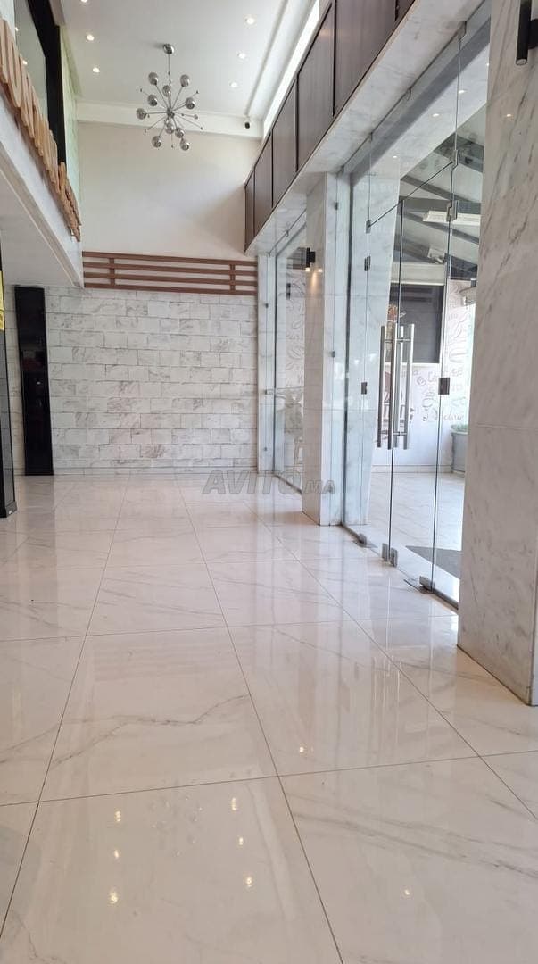 Local comercial espacioso en alquiler en Rabat