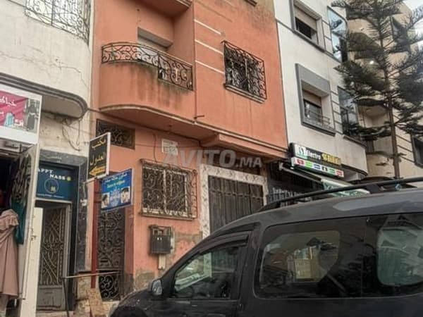 Maison de 260 m2 avec local commercial à Bouskoura