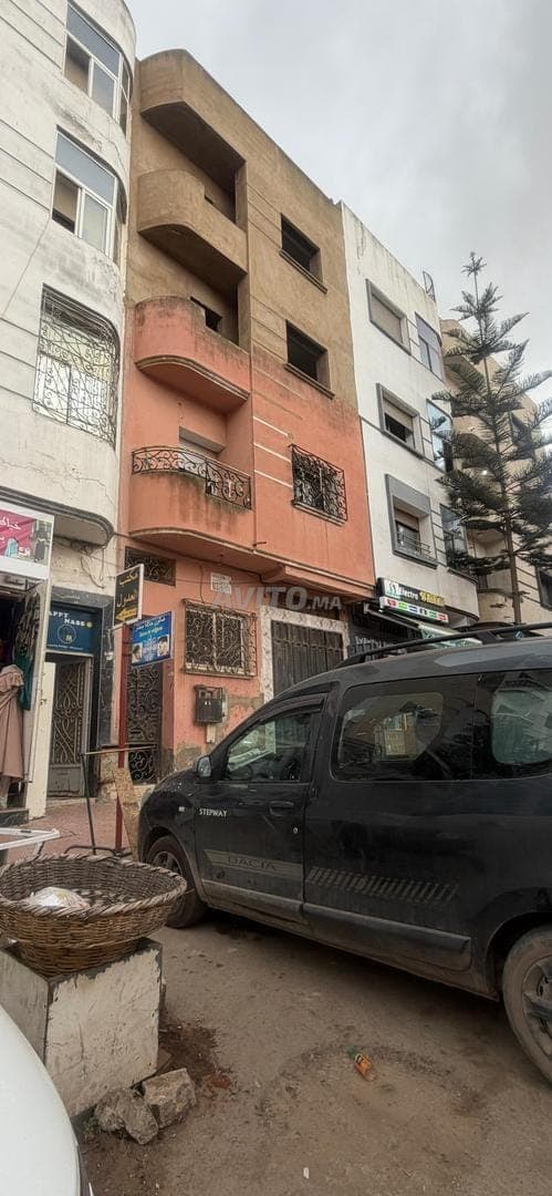 Maison de 260 m2 avec local commercial à Bouskoura