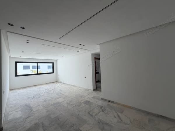 Superb Apartment for Sale in Souissi. 3 Bedrooms. Concierge Service and Air Conditioning