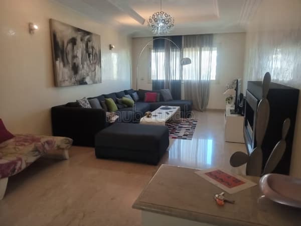 Rent this apartment in Moulay Youssef. 137 m² surface area. Furnished