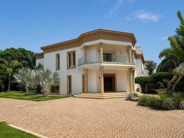 Villa di 3000 m² con piscina a 5 min dal mare
