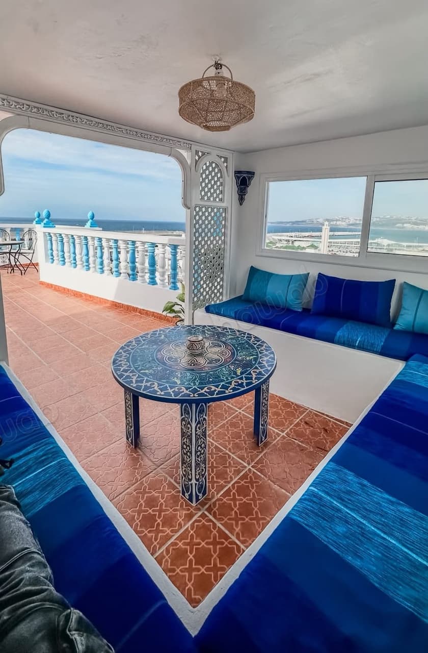 Très belle maison en vente à Médina. 8 pièces confortables. Bien meublé