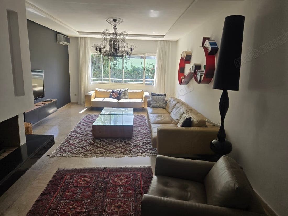 Bel appartement en location à Ain Diab. 4 grandes pièces. Bien meublé
