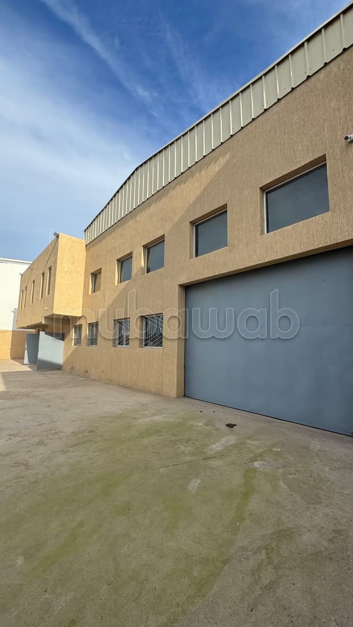 Gewerbeimmobilie zu verkaufen in Skhirat. Gesamtfläche 1000 m². Gesicherte Wohnanlage