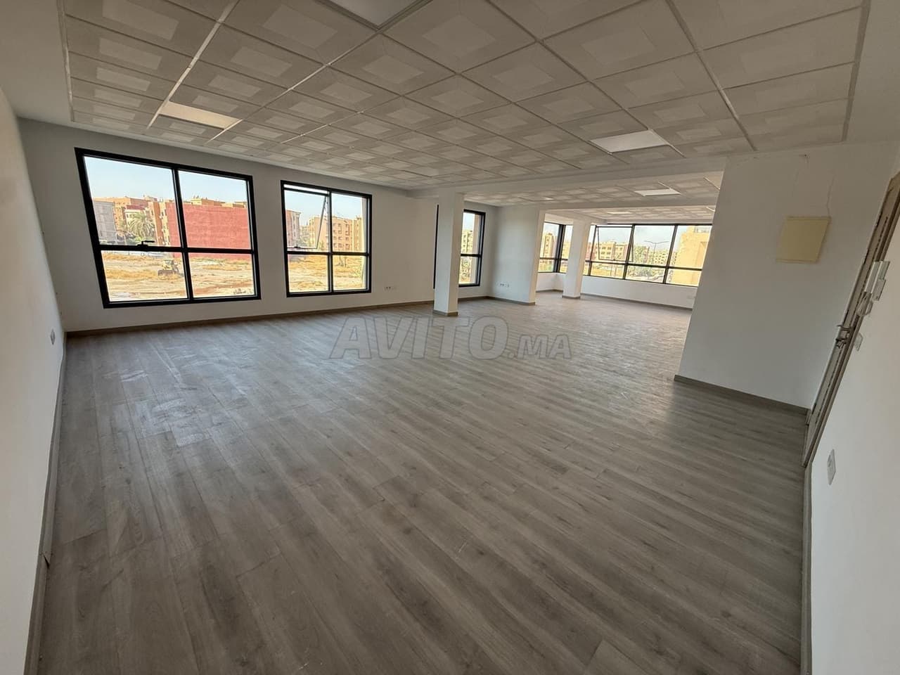 PLATEAU BUREAU HAUT STANDING • 105 M² • PARKING