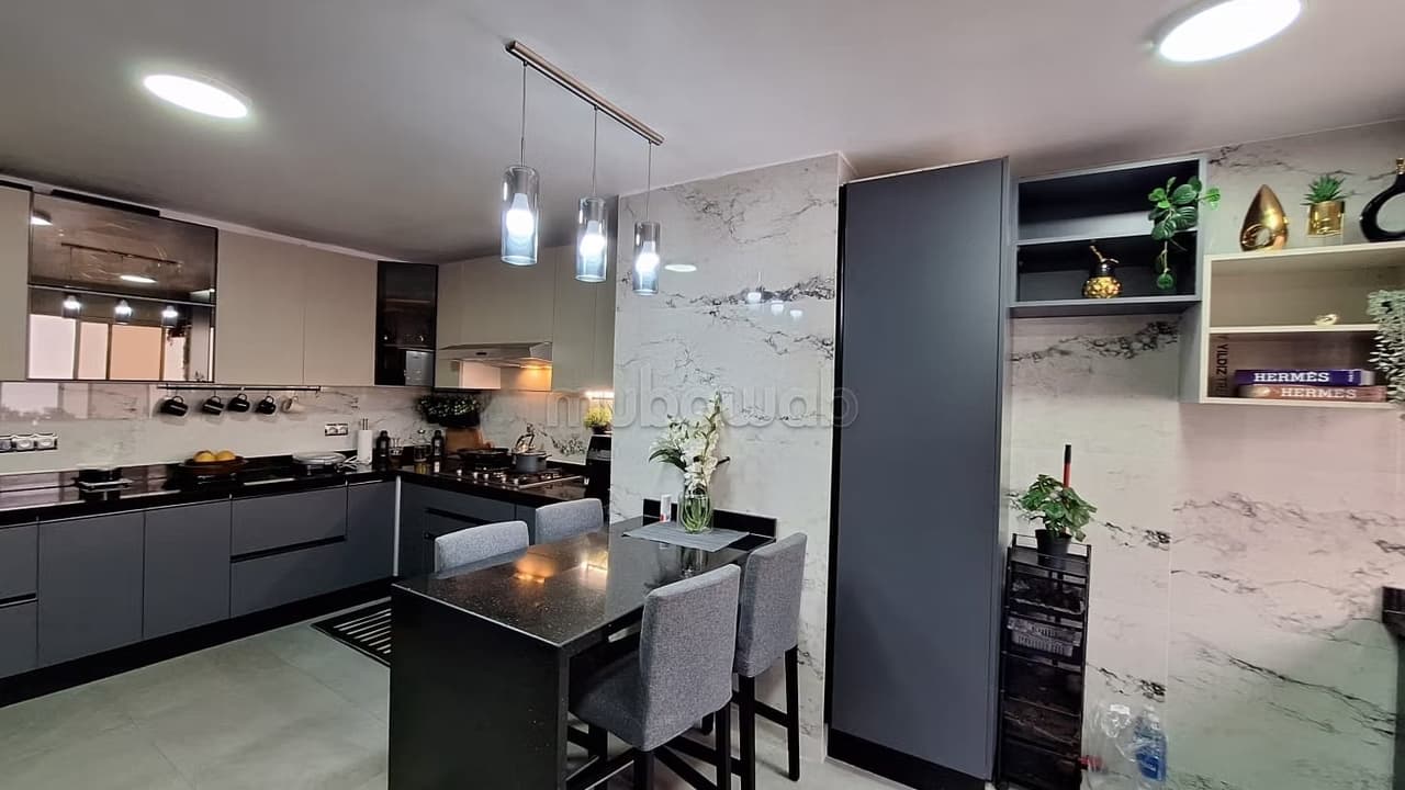Apt/Bureau 197 m² 6 pièces en duplex face twin