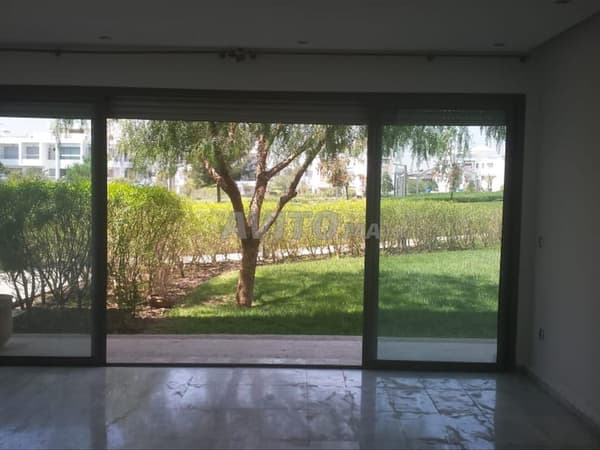 À louer – Grande maison avec jardin Bouskoura