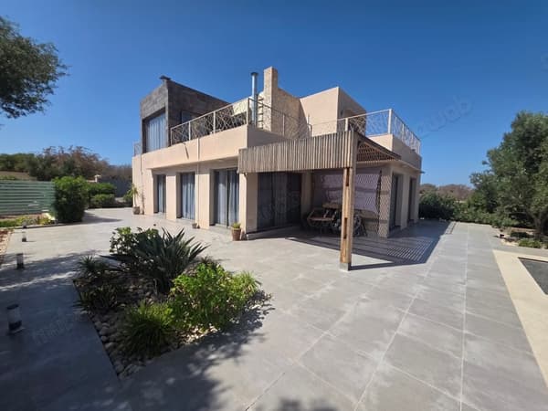 Luxe villa te koop in Idaougard. 5 comfortabele kamers. Gemeubileerd