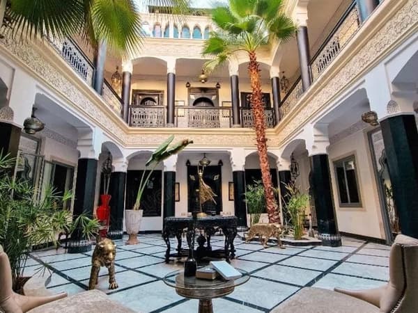 Riad à vendre: maison d’hôtes de 9 grandes suites avec piscine sur le rooftop