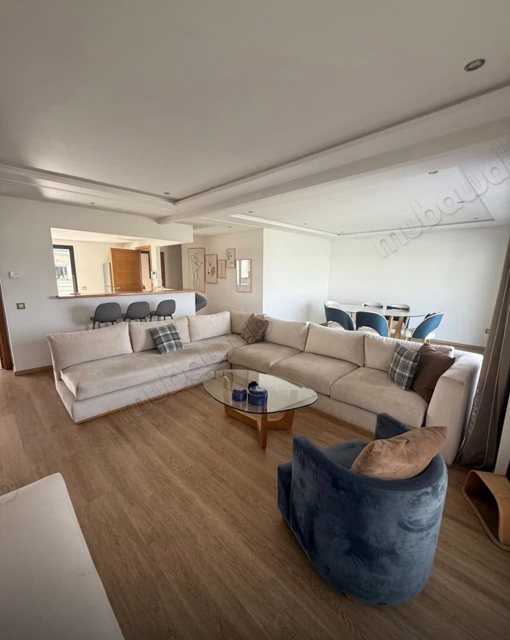 Zeer mooie appartement te huur in Ferme Bretonne Hay Arraha. Oppervlakte 130 m². Woning...