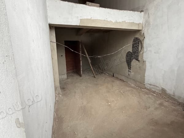 محل تجاري للكراء في Oasis. المساحة 43 م². باب مدرع، أمن