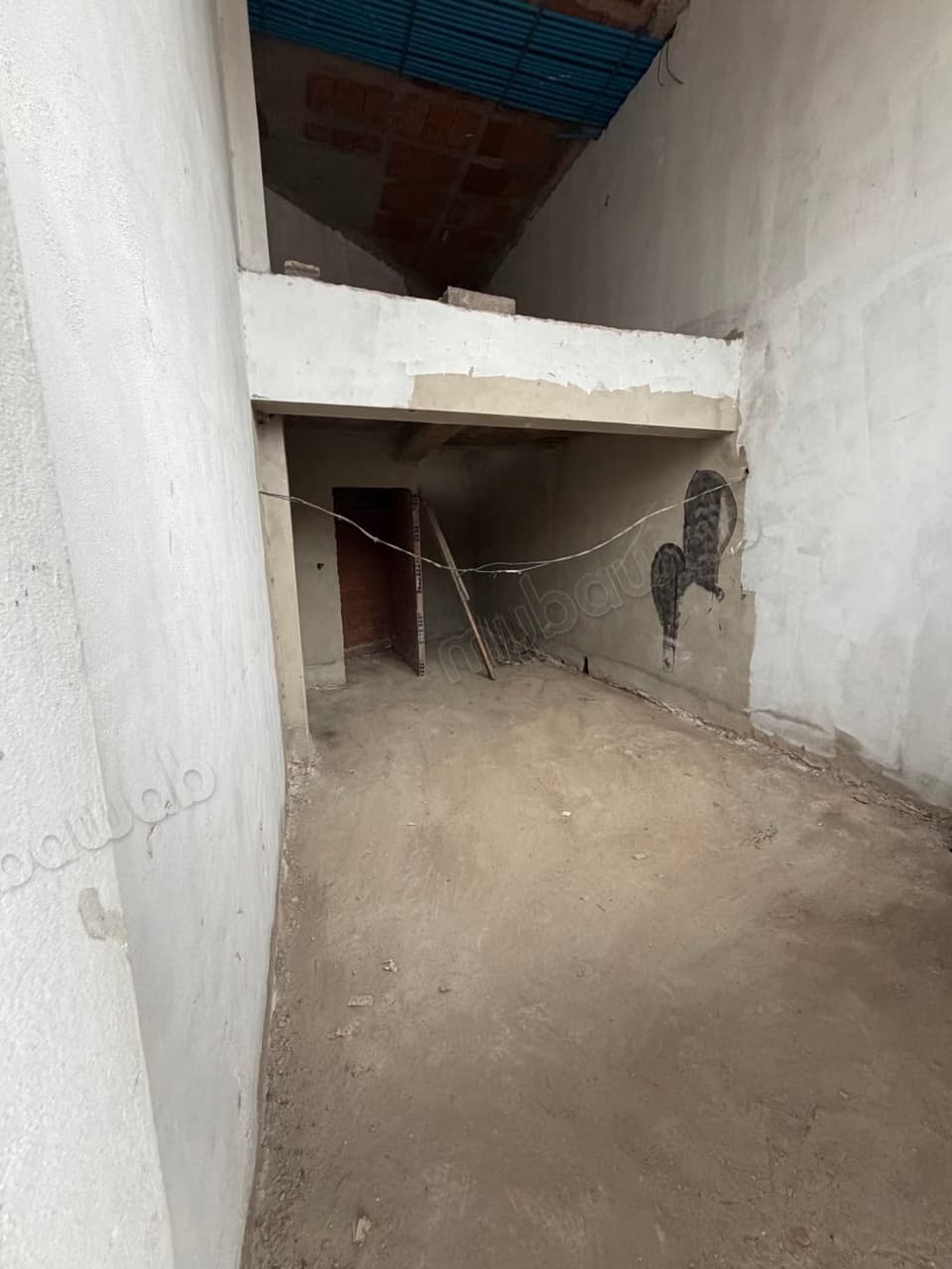 Local commercial à louer à Oasis. Superficie 43 m². Porte blindée, sécurité