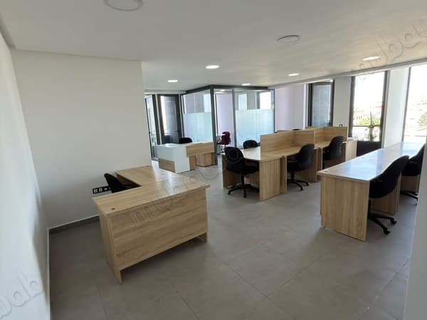 Bureau équipé