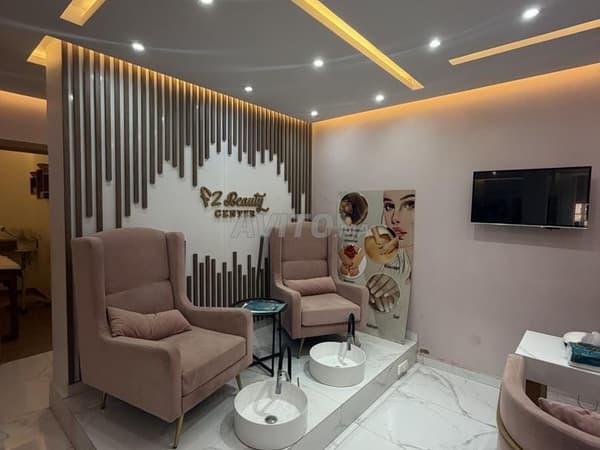 Salón comercial bien equipado en venta