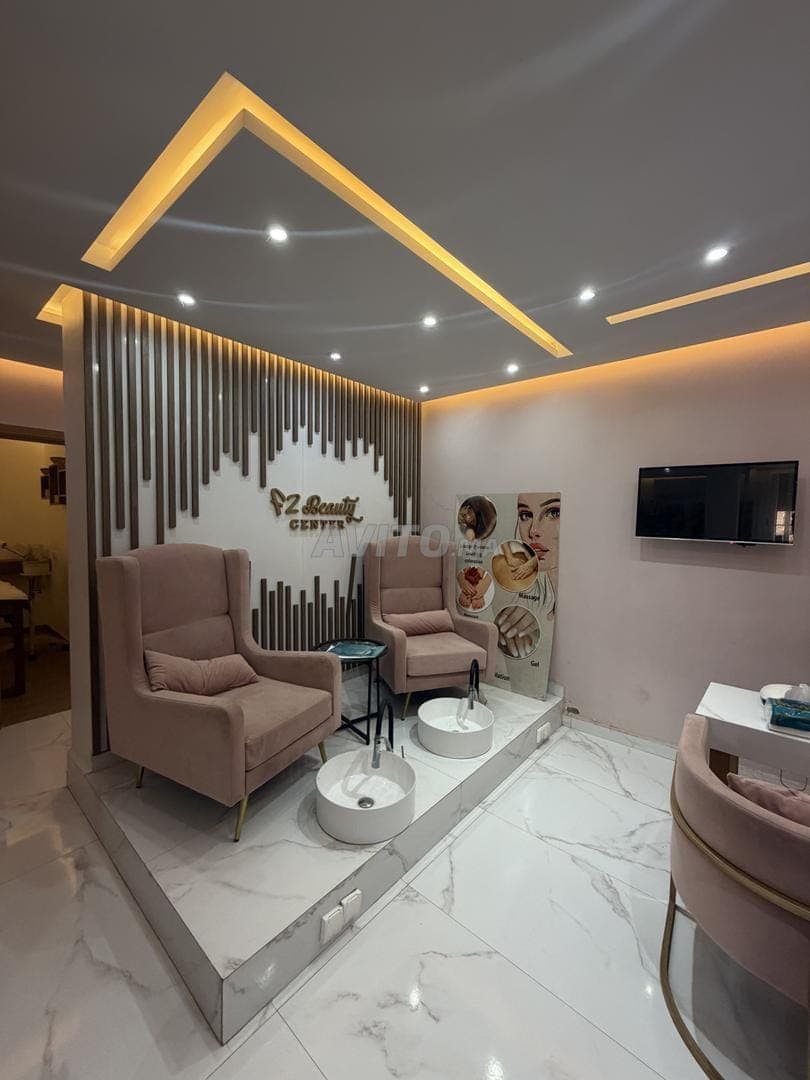 Salone commerciale ben attrezzato in vendita