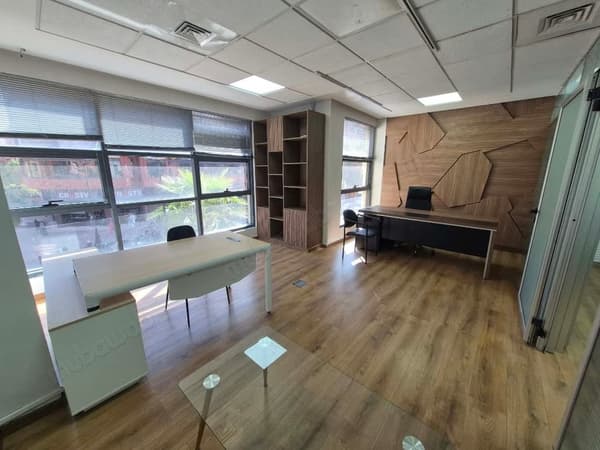 Local commercial à vendre à Guéliz. Surface de 80 m²