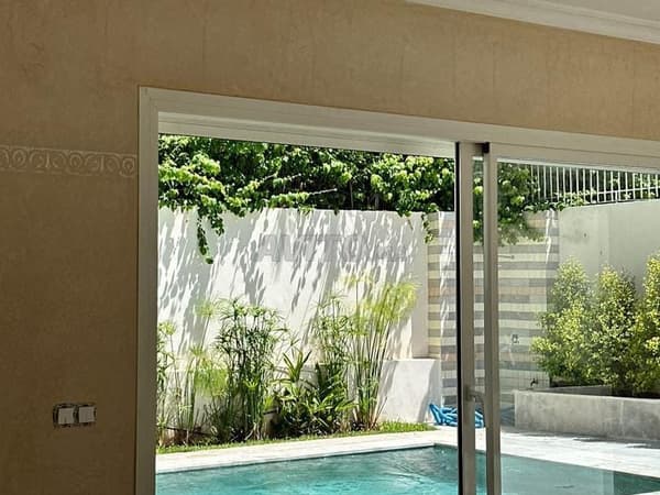 Villa moderne avec piscine à louer à Hay Riad