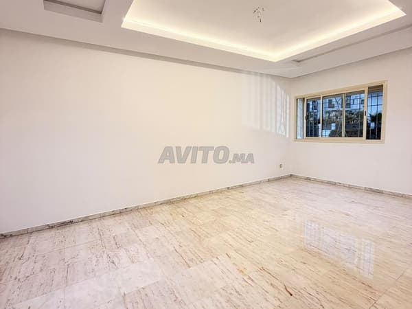 Leeg appartement met 3 slaapkamers te huur in Californie