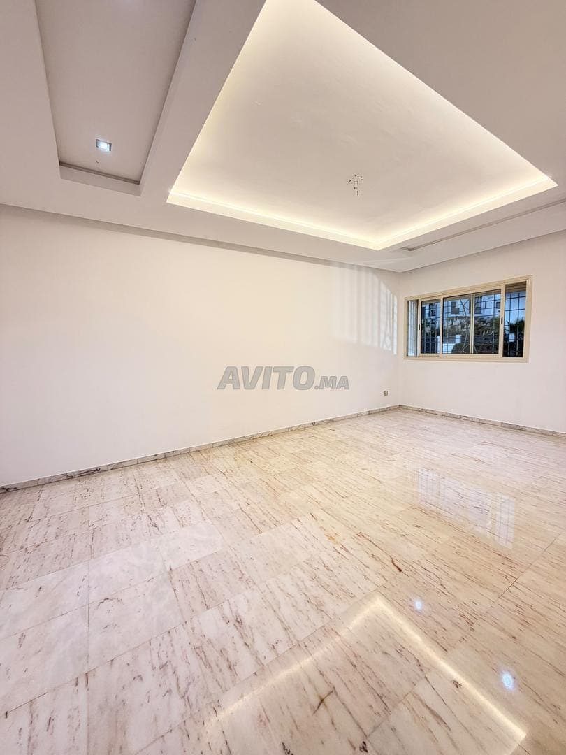 Leeg appartement met 3 slaapkamers te huur in Californie