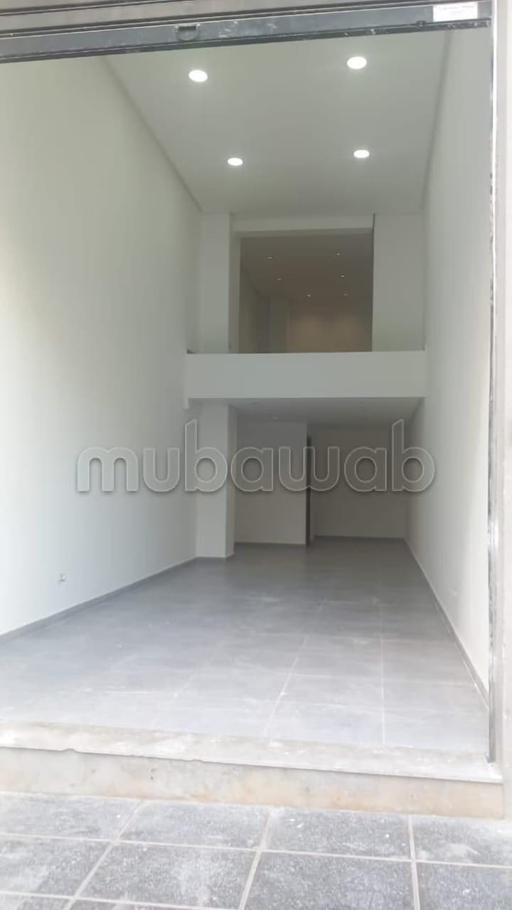 Commercial space to rent at Les Hôpitaux. Surface area of 63 m². Concierge service
