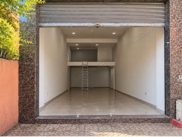 Beau local à vendre à Guéliz. Superficie 46 m². Résidence avec concierge, climatisation…