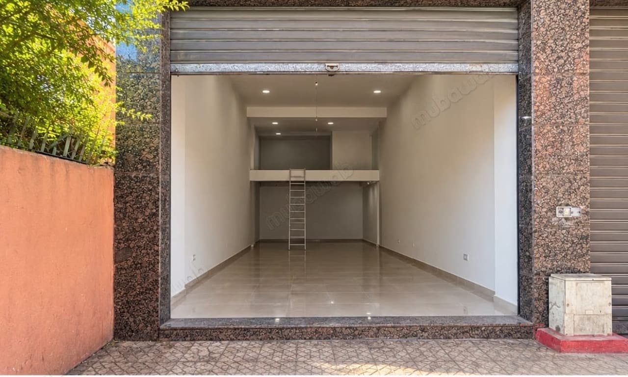 Mooi commercieel pand te koop in Guéliz. Oppervlakte 46 m². Residentie met concierge, airconditioning…