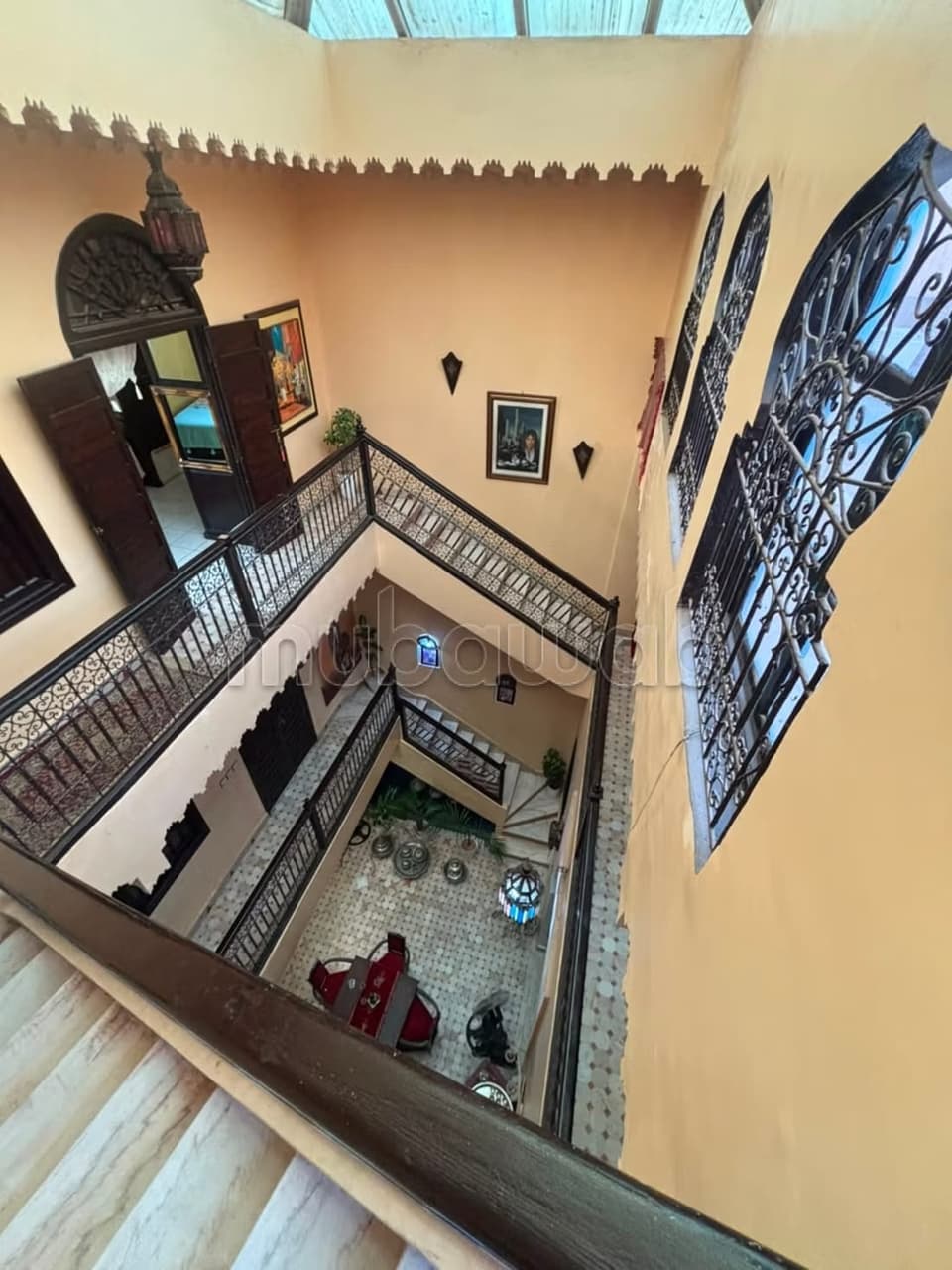 رياض للبيع في النخيل بالمنارة، المساحة الإجمالية 74 م². صالون مغربي تقليدي…