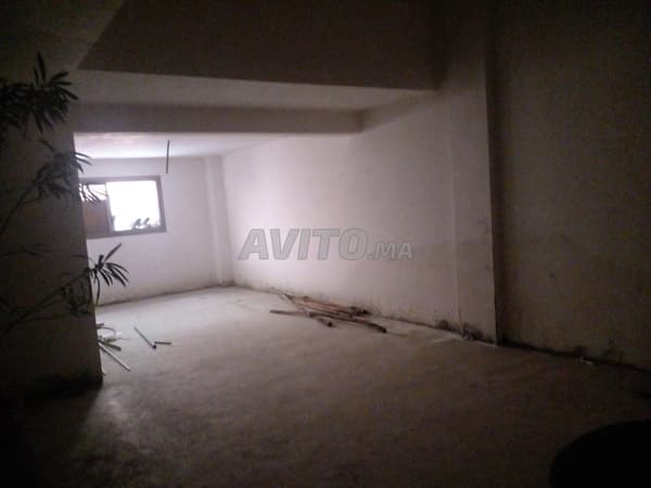 Spacieux Duplexe commercial à vendre