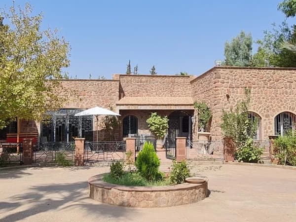 3 villas sur 11000 m2 kms route de Ouarzazate Marrakech