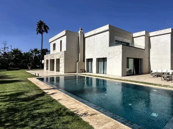 À Louer – Somptueuse Villa Meublée à Souissi, Rabat