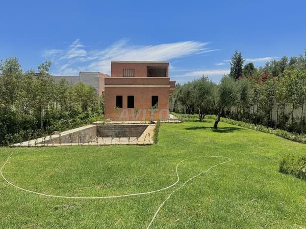🏡 Halfafgewerkte villa te koop in Ghmat