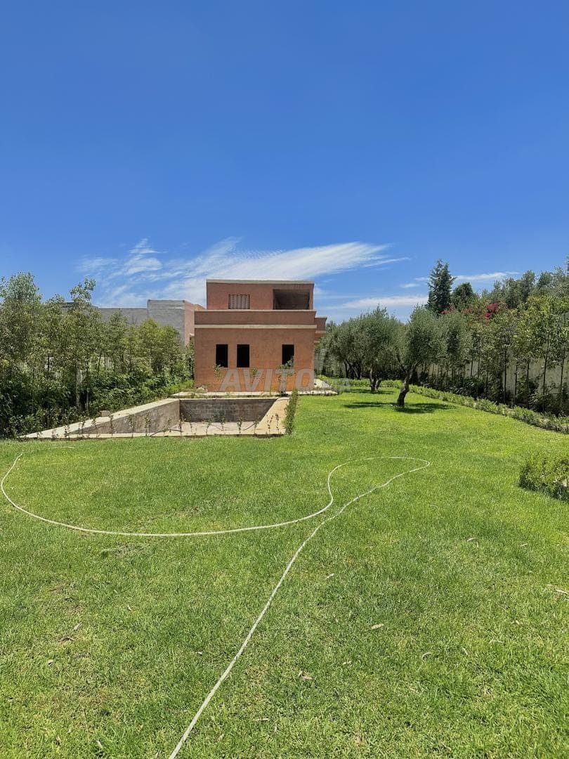 🏡 Halfafgewerkte villa te koop in Ghmat