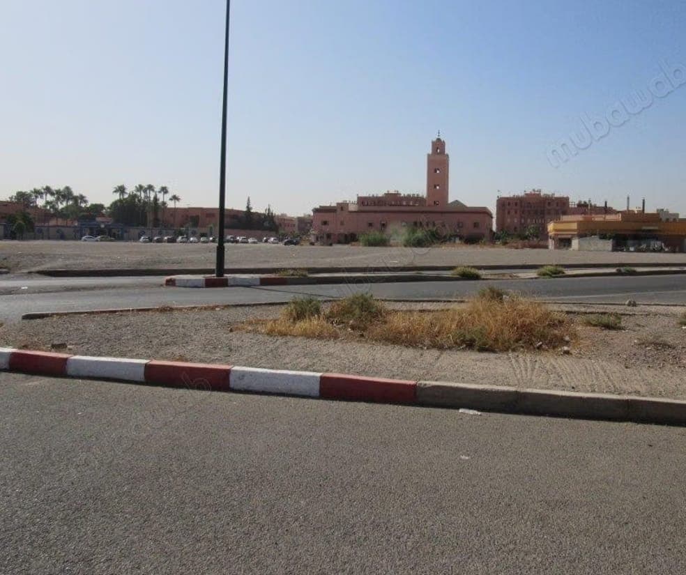 Massira 3 at 10 min from the centre, plot with title deed: villa 375 m