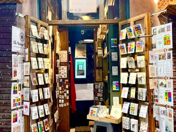 Zeldzaam, in het hart van de souks, getitelde winkelwanden, gerenoveerd