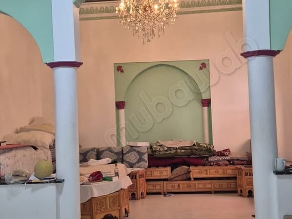 Appartement à renover GUELIZ. Superficie 175 m². Porte blindée, salon marocain