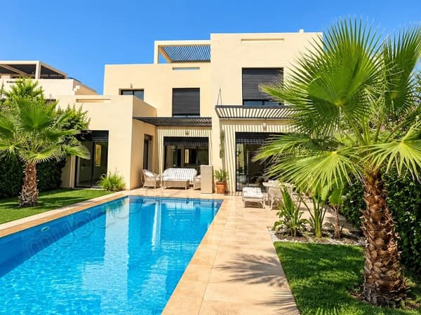 المعاريف: فيلا للبيع مفروشة جزئياً، 3 غرف نوم، غرفتان
