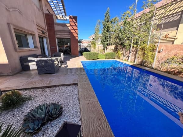 Villa de luxe à vendre à AKENZA Route de l'Ourika. Superficie 400 m²