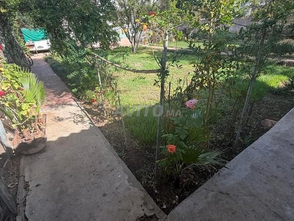 A VENDRE-VILLA À DÉMOLIR TERRAIN DE 882 M²-SOUISSI